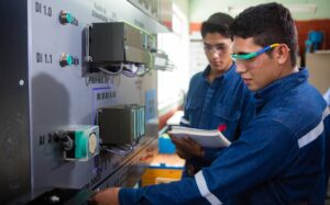 Industrias Peñoles y Fresnillo plc unidas por la educación 1 Peñoles y Fresnillo plc impulsan el interés por la robótica y la ciencia