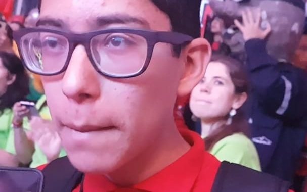 Pedro Pérez, brillante estudiante y participante de FIRST Robotics 1 FIRST