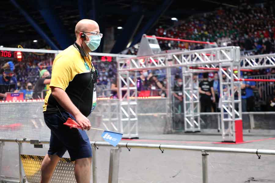 Primer árbitro mexicano en finales de mundial de FIRST Robotics 1 ricardo delfin arbitro central