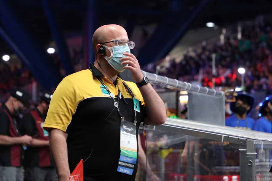 Primer árbitro mexicano en finales de mundial de FIRST Robotics 3 ricardo delfin houston